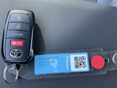 Used 2025 Toyota Camry SE image 27