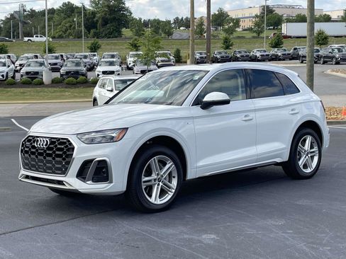Certified 2025 Audi Q5 e Premium Plus w/ Premium Plus Package AWD/4WD image 3
