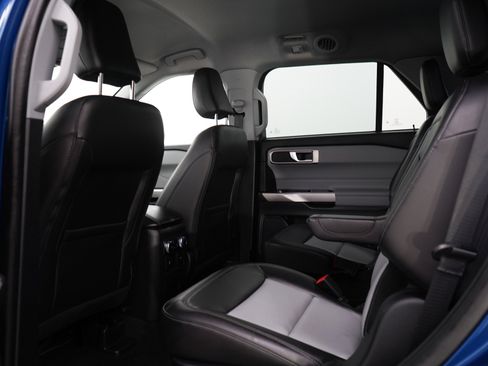 Used 2023 Ford Explorer XLT w/ XLT Sport Appearance Package AWD/4WD image 20