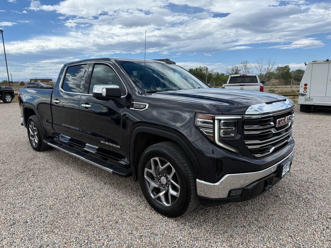 Used 2023 GMC Sierra 1500 SLT w/ SLT Premium Package AWD/4WD image 2