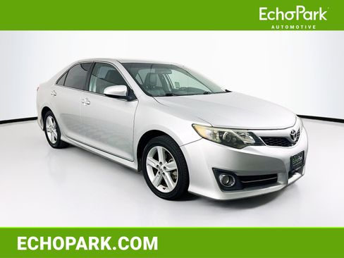 Used 2014 Toyota Camry SE image 1
