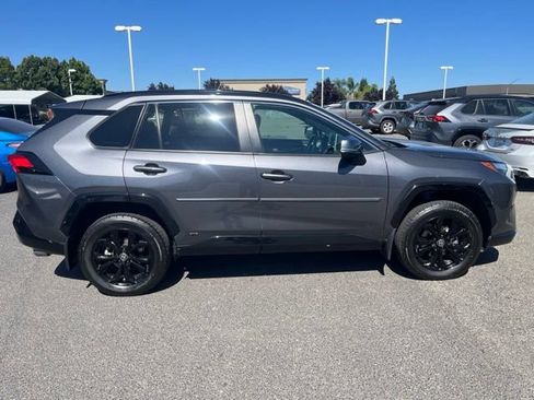 Used 2022 Toyota RAV4 SE w/ Convenience Package AWD/4WD image 4