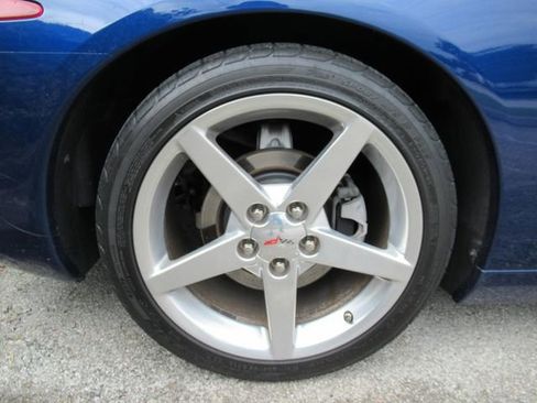 Used 2005 Chevrolet Corvette Convertible w/ Preferred Equipment Group RWD image 10