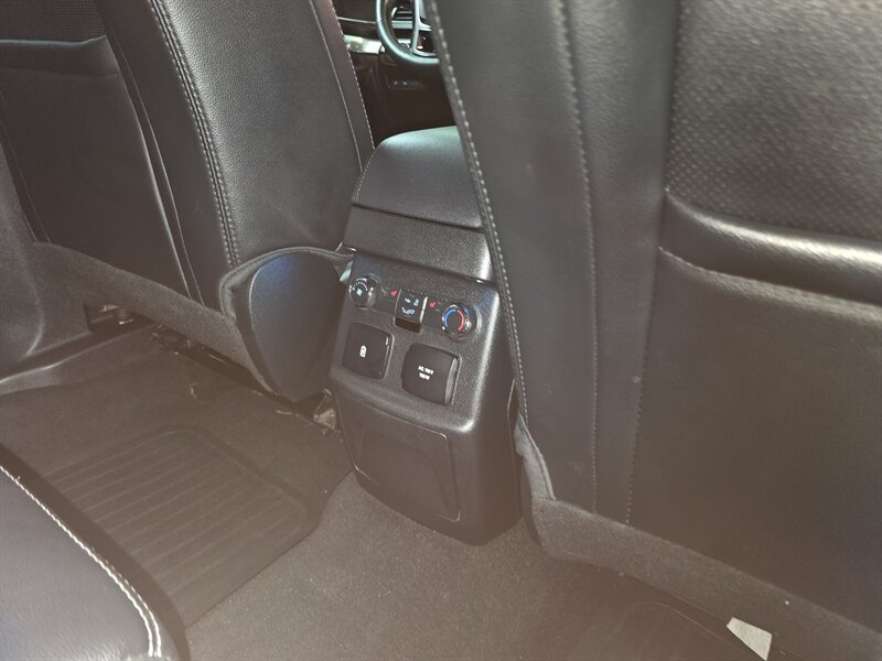 Used 2019 Ford Explorer Limited w/ Class III Trailer Tow Package AWD/4WD image 19