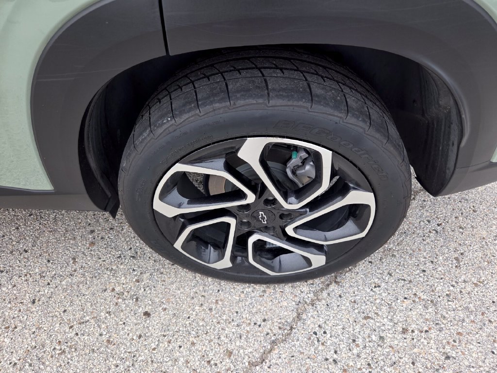Used 2024 Chevrolet Trax RS w/ Sunroof Package FWD image 5