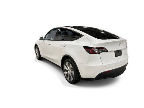 Certified 2023 Tesla Model Y AWD image 7