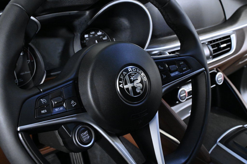 Used 2019 Alfa Romeo Stelvio Ti w/ Nero Edizione AWD/4WD image 19