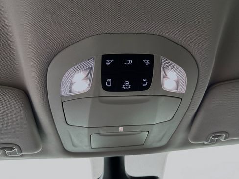 Used 2023 Chrysler Pacifica Touring-L FWD image 18