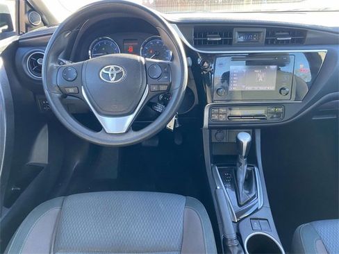 Used 2018 Toyota Corolla LE image 10