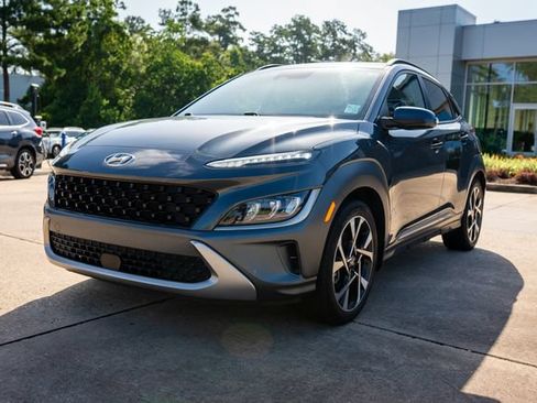 Used 2022 Hyundai Kona Limited w/ Cargo Package FWD image 11