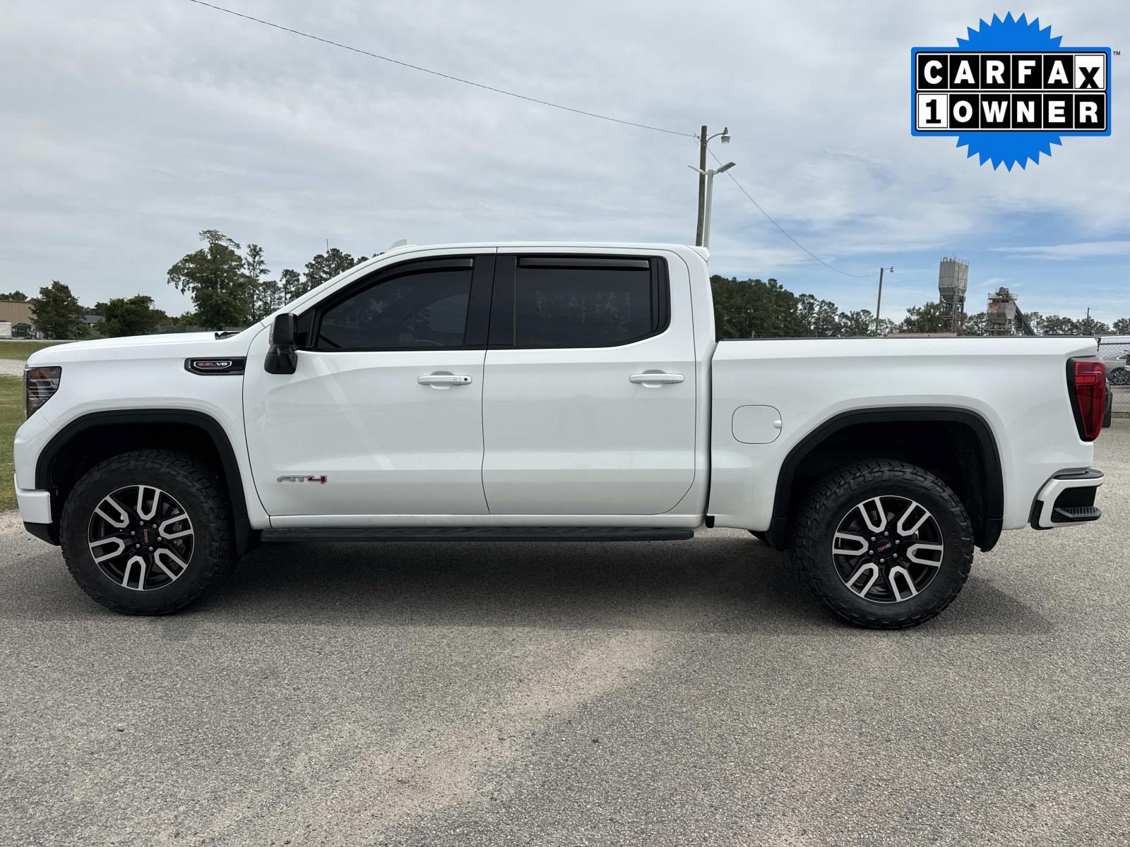 Used 2024 GMC Sierra 1500 AT4 w/ Technology Package AWD/4WD image 7