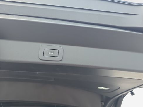 New 2026 Land Rover Range Rover Sport Dynamic SE AWD/4WD image 13