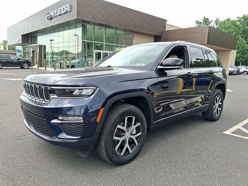 Used 2024 Jeep Grand Cherokee Limited w/ Trailer Tow Package AWD/4WD image 6