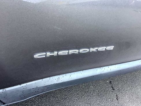 Used 2022 Jeep Cherokee Latitude Lux w/ Sun & Sound Group AWD/4WD image 6
