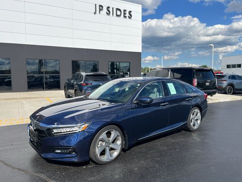 Used 2018 Honda Accord Touring image 1