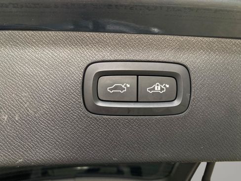 Used 2018 Volvo XC90 T5 Momentum w/ Convenience Package AWD/4WD image 23