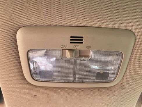 Used 2015 Toyota Corolla LE image 29