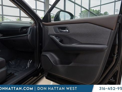 Used 2023 Nissan Rogue SV FWD image 18