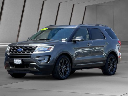 Used 2017 Ford Explorer XLT w/ Equipment Group 202A FWD image 8