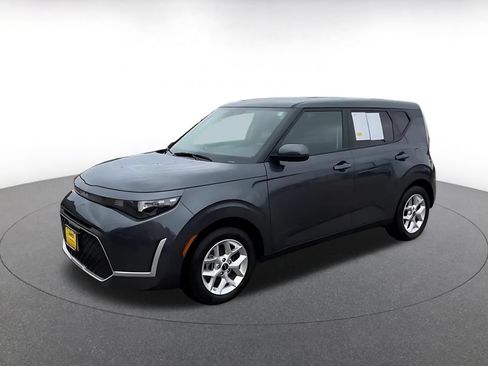Used 2025 Kia Soul LX w/ LX Technology Package FWD image 8