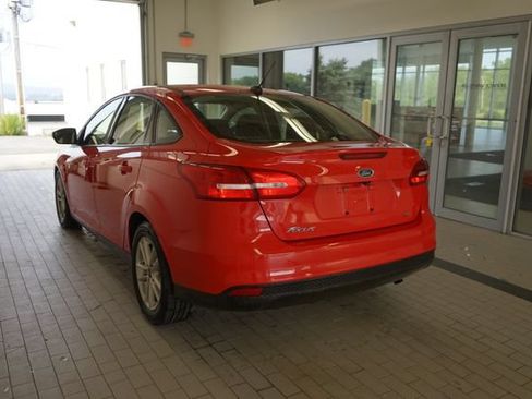 Used 2017 Ford Focus SE w/ Cold Weather Package FWD image 11