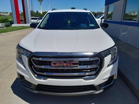 Used 2024 GMC Terrain AT4 w/ Tech Package AWD/4WD image 4