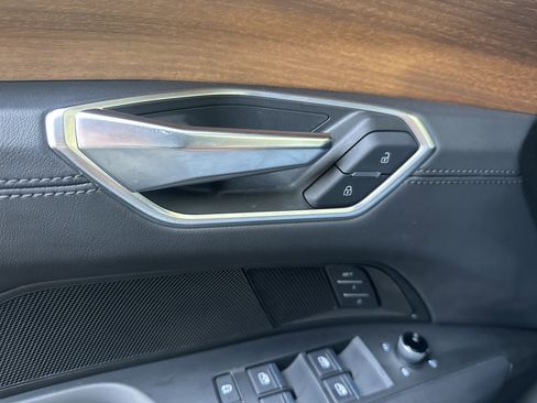 Used 2022 Audi e-tron GT Premium Plus image 29