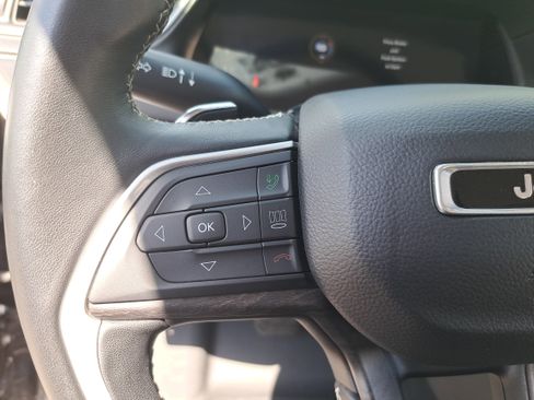 Used 2022 Jeep Grand Cherokee L Limited w/ Luxury Tech Group II AWD/4WD image 19