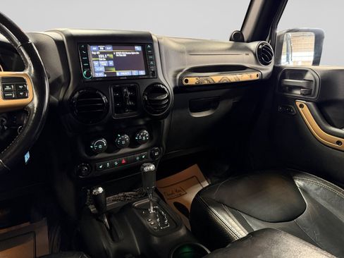 Used 2014 Jeep Wrangler Unlimited Sahara AWD/4WD image 21