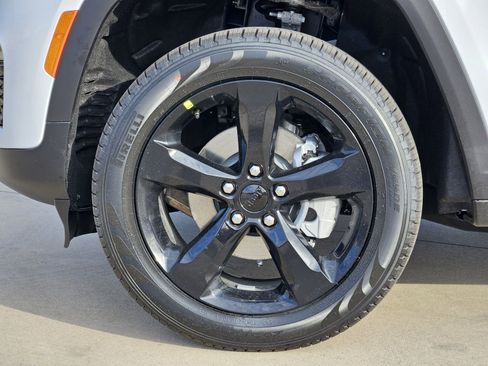 New 2025 Jeep Grand Cherokee Limited image 12