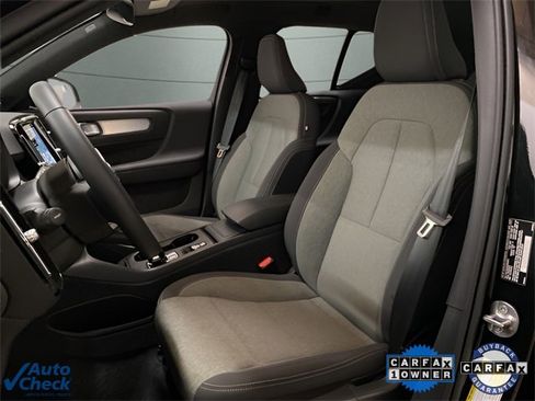 Used 2025 Volvo XC40 B5 Core image 56