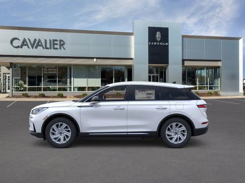 Used 2025 Lincoln Corsair AWD image 3