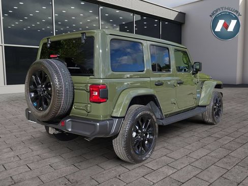 Used 2023 Jeep Wrangler Unlimited Sahara w/ Cold Weather Group AWD/4WD image 5