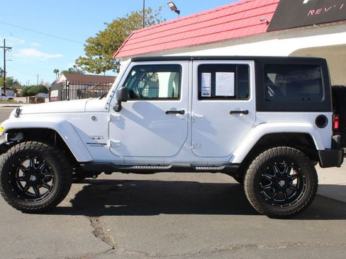 Used 2018 Jeep Wrangler Unlimited Sahara w/ Connectivity Group image 9