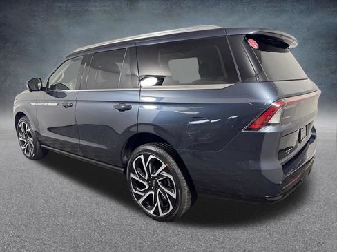 New 2026 Lincoln Navigator Reserve AWD/4WD image 4