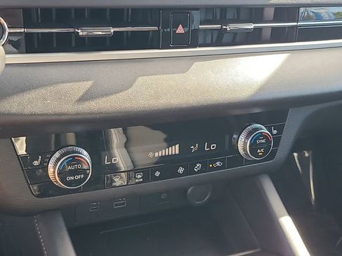Used 2024 Mitsubishi Outlander SE FWD image 27