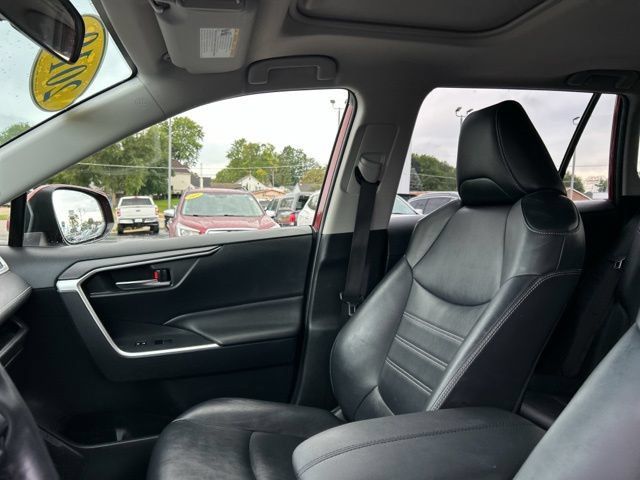 Used 2019 Toyota RAV4 XLE Premium w/ Cold Weather Package AWD/4WD image 34