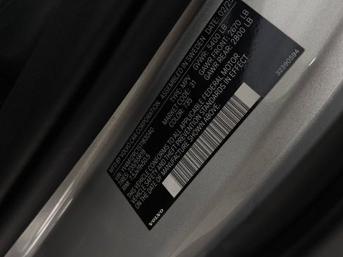 Certified 2025 Volvo XC60 B5 Plus AWD/4WD image 35