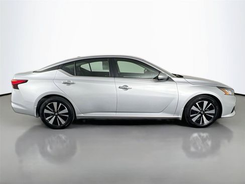 Used 2022 Nissan Altima 2.5 SV w/ SV Premium Package FWD image 5