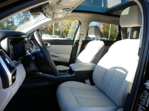 Certified 2023 Kia Sorento SX image 35