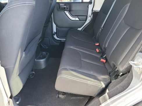 Used 2017 Jeep Wrangler Unlimited Sahara w/ Connectivity Group image 12