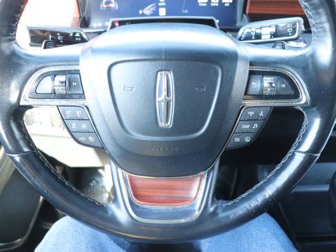 Used 2024 Lincoln Navigator L Premiere 4x4 image 41