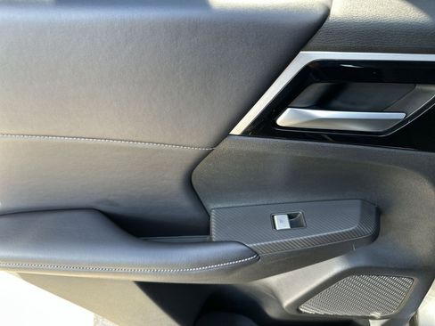 Used 2024 Mitsubishi Outlander SE Black Edition image 29