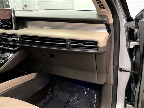 Used 2022 Lincoln Corsair FWD w/ Premium Package image 18