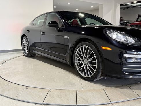 Used 2016 Porsche Panamera 4 image 9