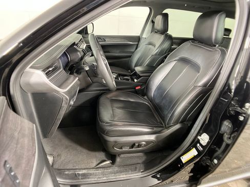 Used 2023 Jeep Grand Cherokee L Limited w/ Black Appearance Package image 30