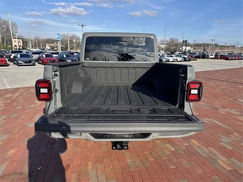 Used 2022 Jeep Gladiator Overland image 28