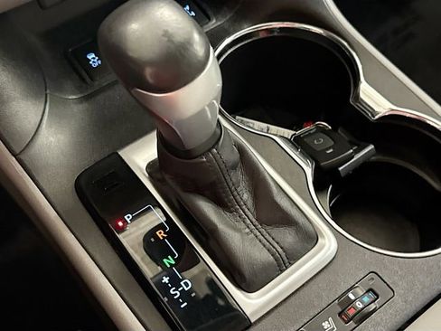 Used 2017 Toyota Highlander Limited Platinum image 18