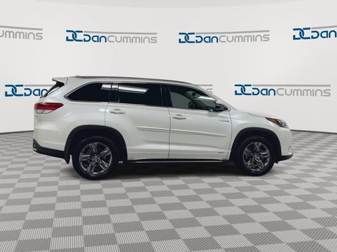 Used 2019 Toyota Highlander Limited Platinum AWD/4WD image 9