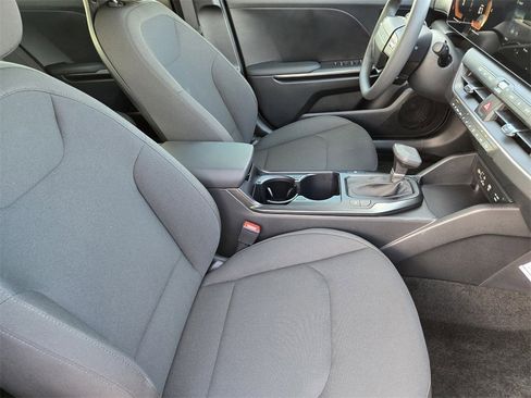 New 2026 Kia K4 LXS image 10